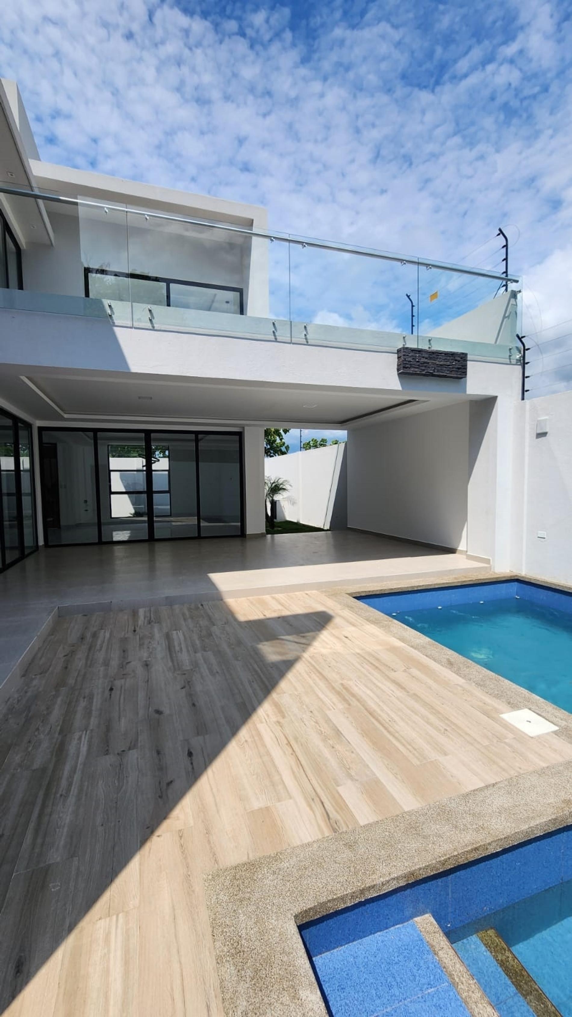 Foto del proyecto ÁREA EXTERIOR JI, antes de realizar el proyecto de LOAH Diseño interior