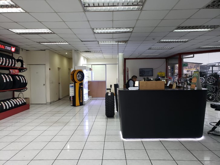 Foto 1 del imagenesAntes del proyecto ERCOTIRES AGENCIA EL INCA realizado por Loah Diseño interior