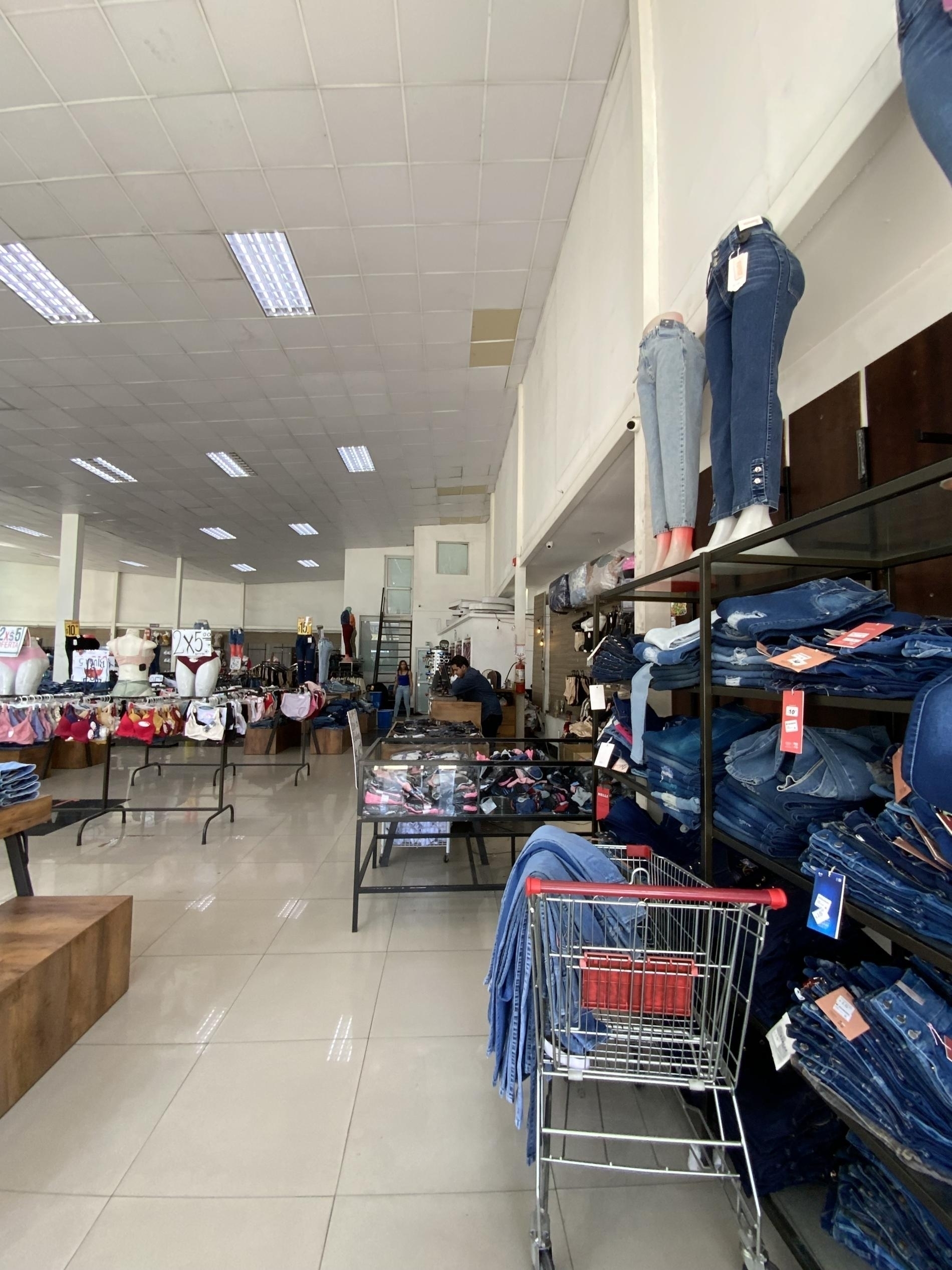 Foto del proyecto FÁBRICA DE JEANS, antes de realizar el proyecto de LOAH Diseño interior