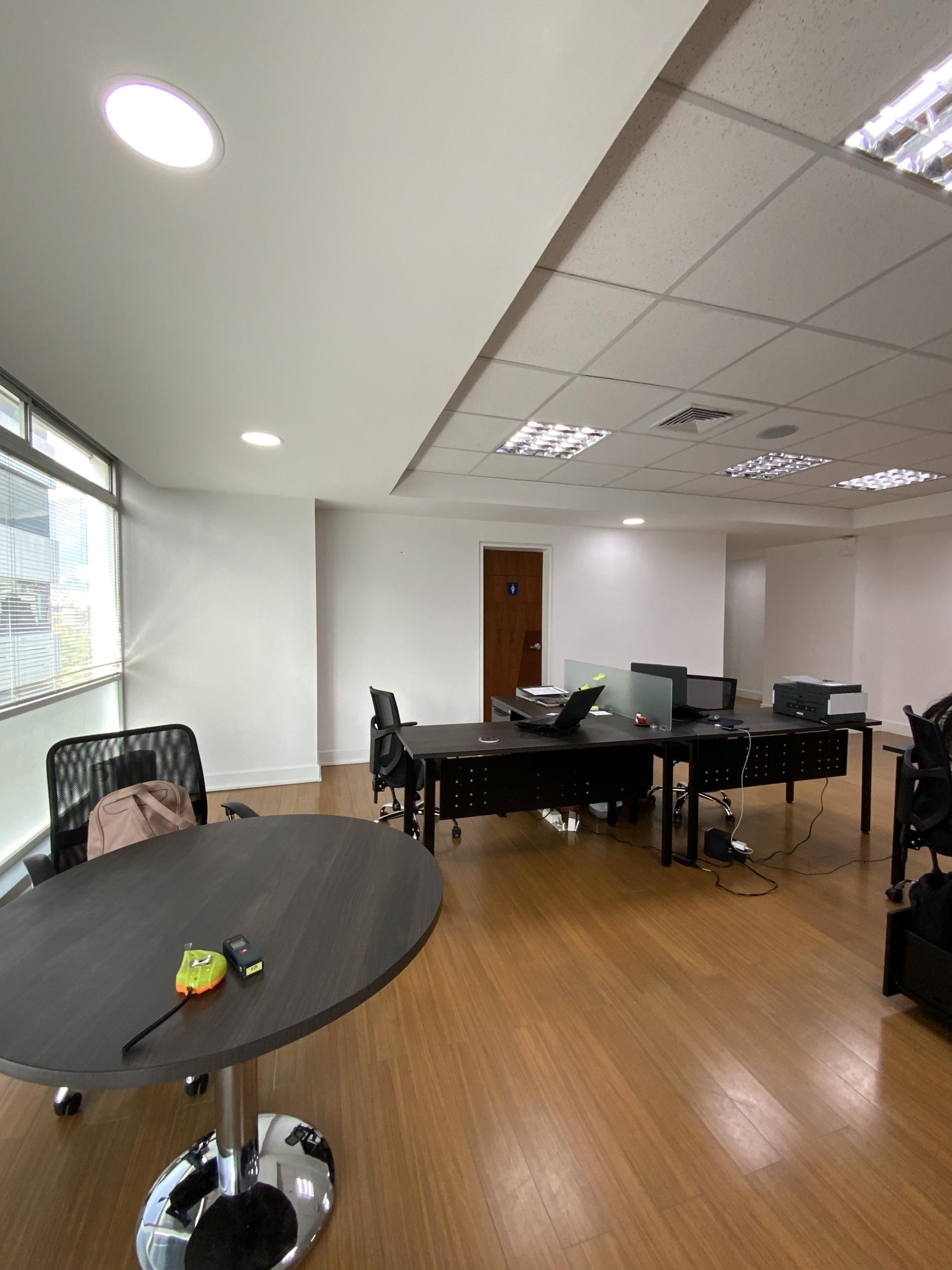 Foto 3 del imagenesAntes del proyecto SINTEL GROUP realizado por Loah Diseño interior